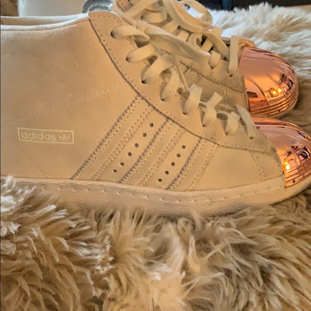 Sneakers - Picture 2 of 4